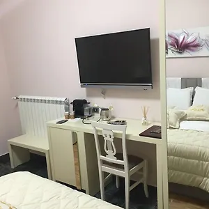 Lux De Paris Отель